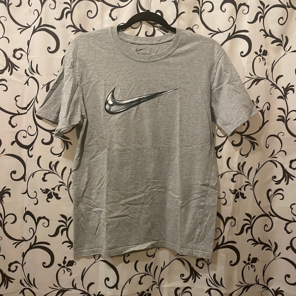 Boys XL nike t-shirt - Picture 1 of 3